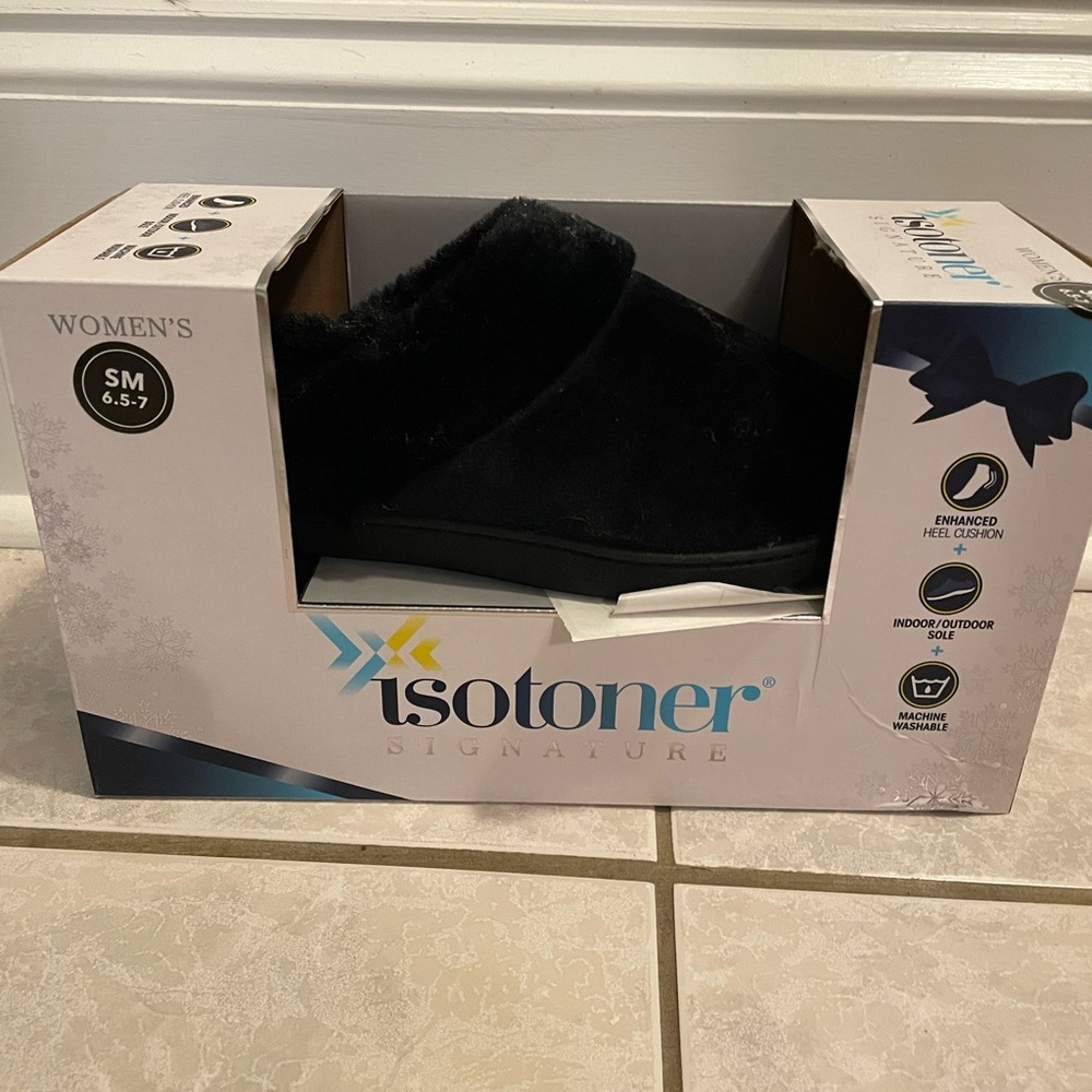Isotoner Pillowstep Women’s Signature Clog Slippers